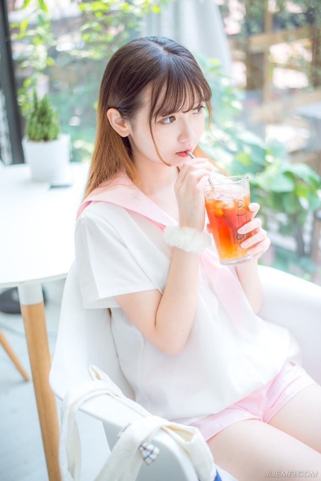 曹操苦笑着点点头，从现场传来的消息，显然不是大规模动兵，而这天底下，有这个能力神不知鬼不觉的靠着小股人马屠杀一百名虎卫外加四百曹刘联军的，恐怕也只有吕布手下，才能出现这样的精锐。
